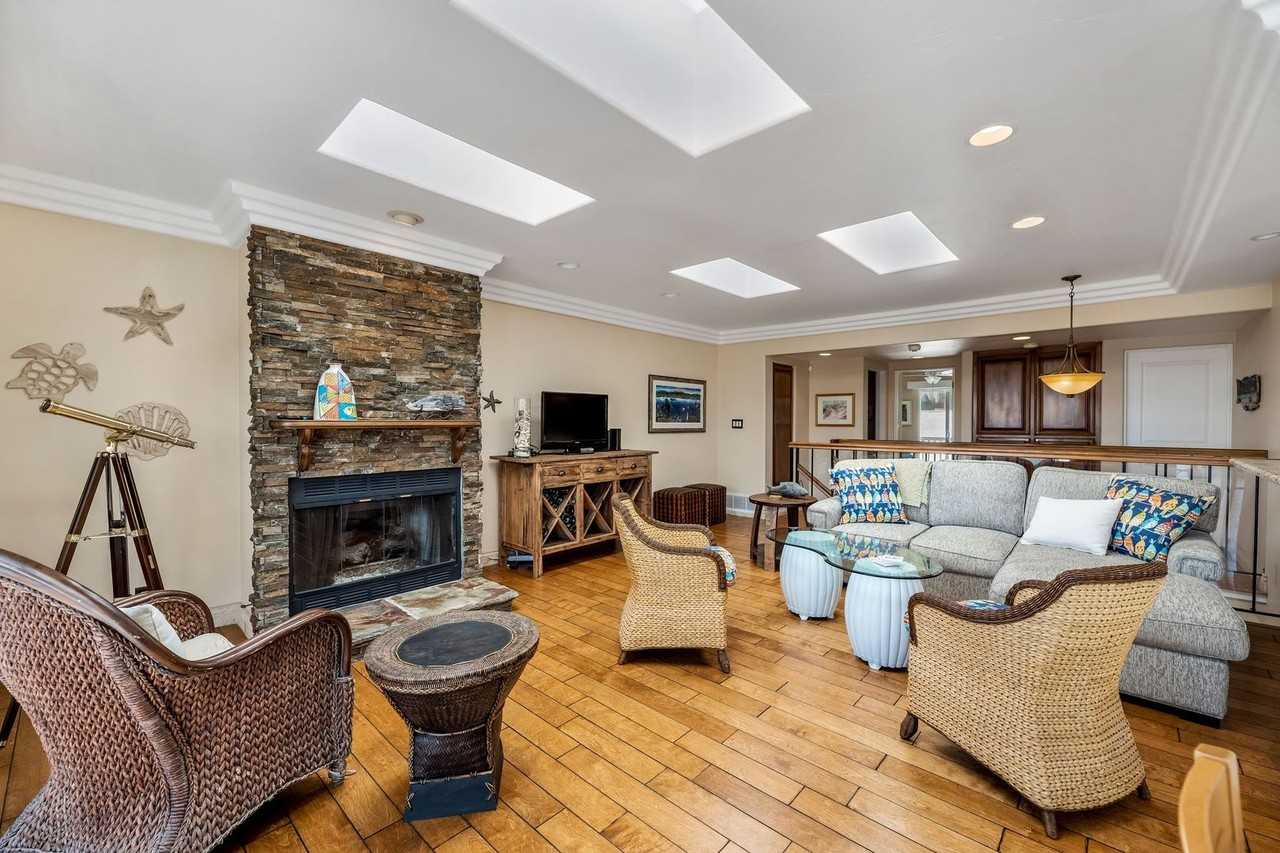 1200 Ocean Dr - Photo 3 of 48