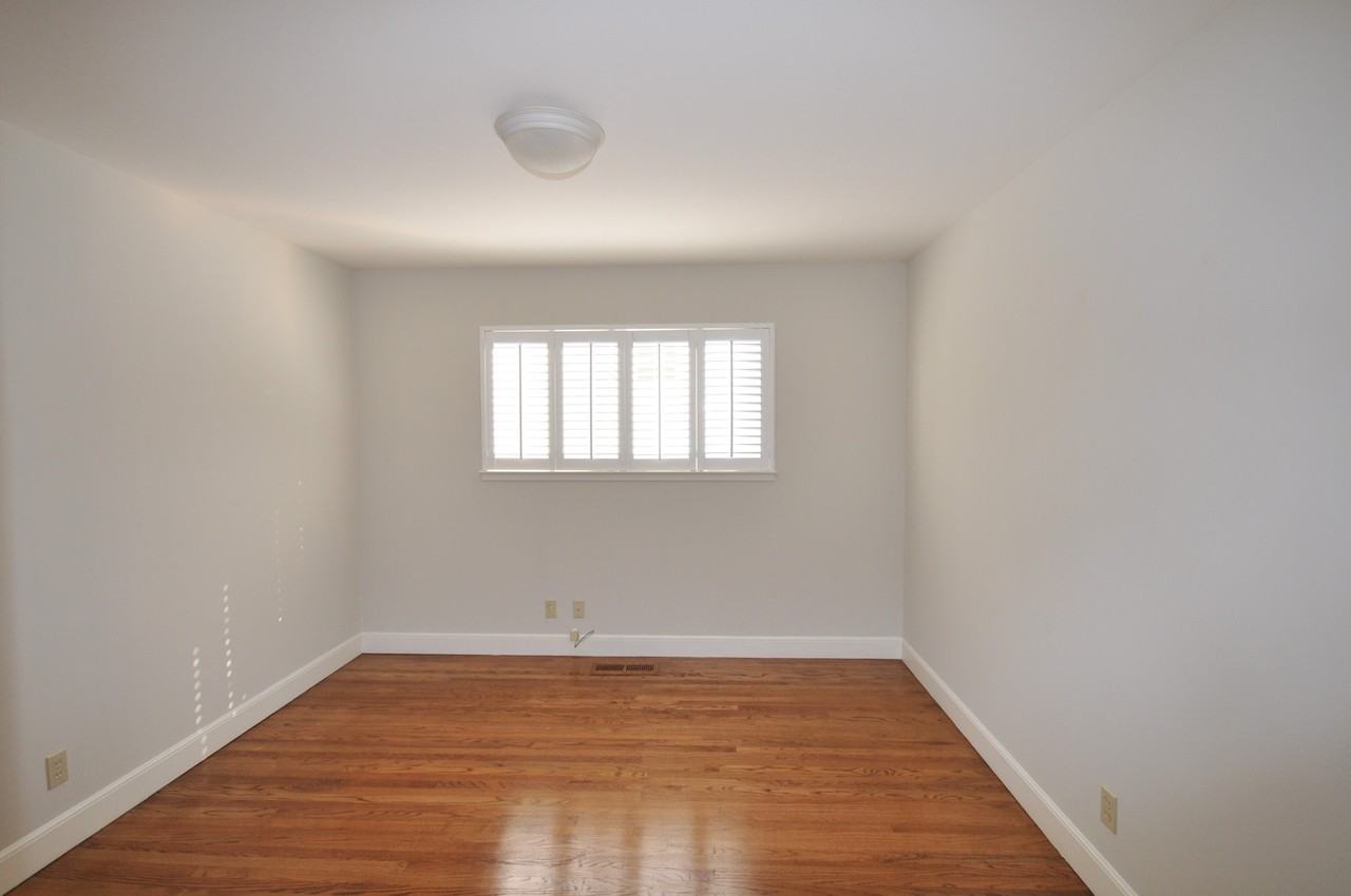 1348 Skyview Dr - Photo 3 of 29