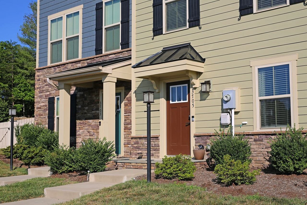 3705 Sedgewick Ln - Photo 2 of 19