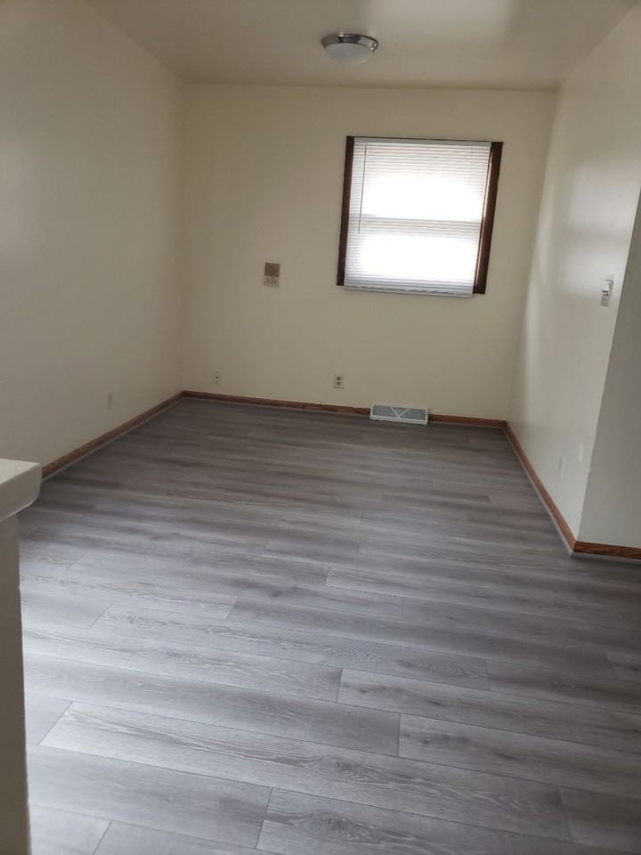 5026 N 106th St - Photo 3 of 8