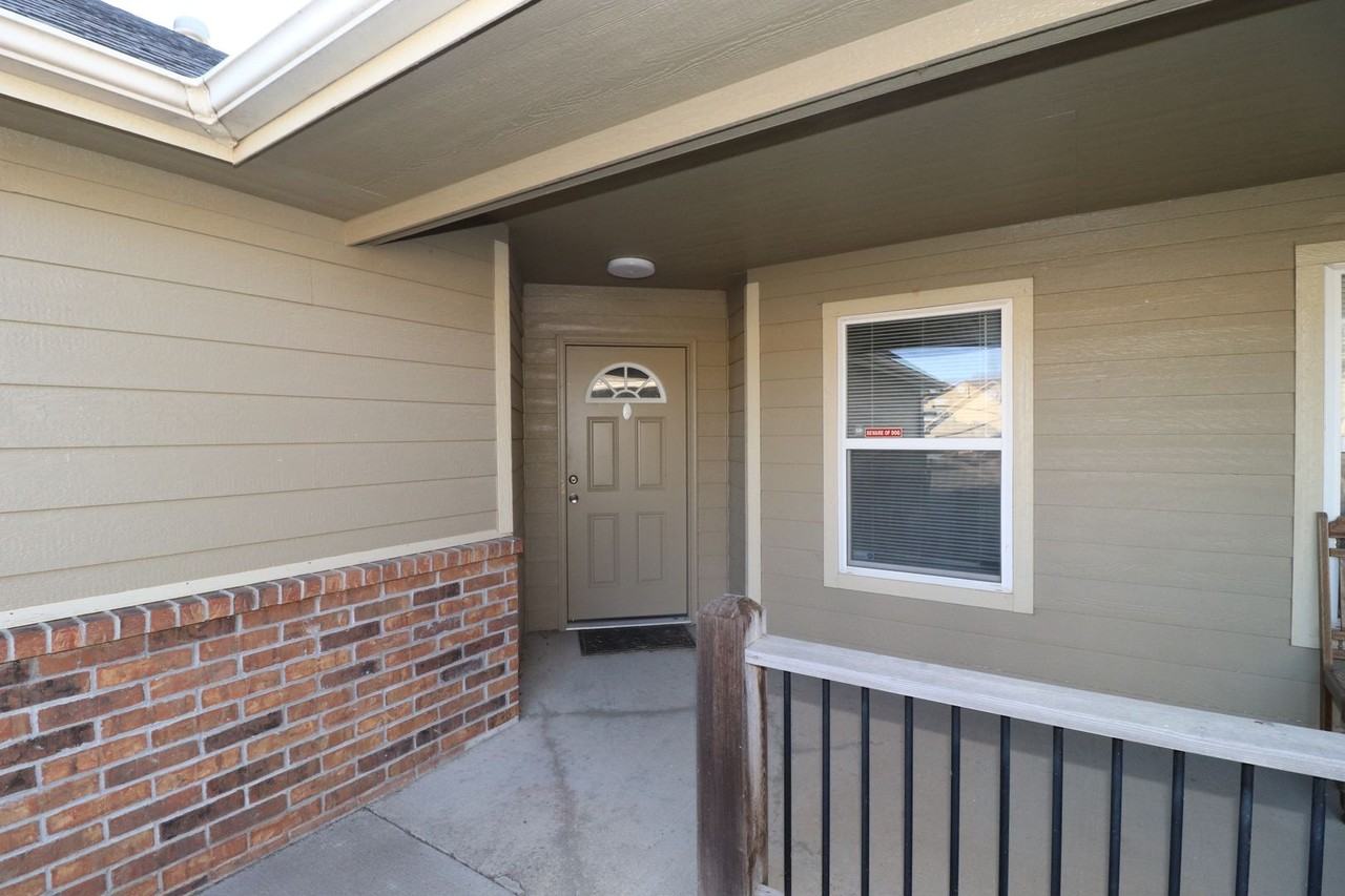 1618 Clover Dr - Photo 2 of 15