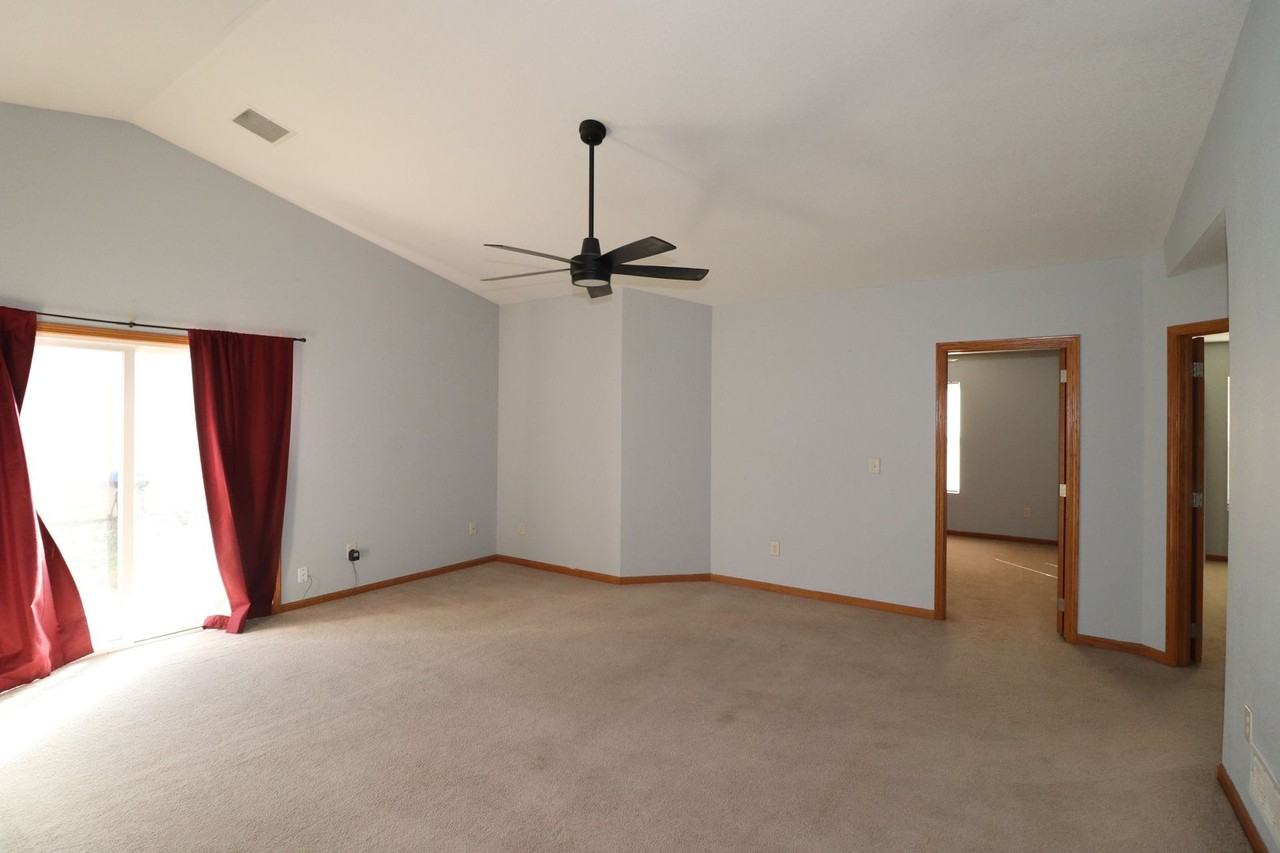 1618 Clover Dr - Photo 5 of 15