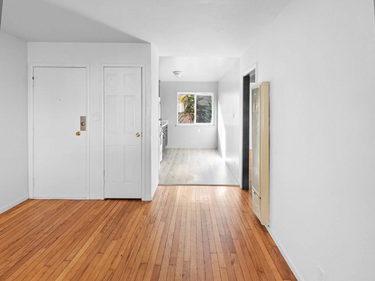 3322 King St - Photo 2 of 5