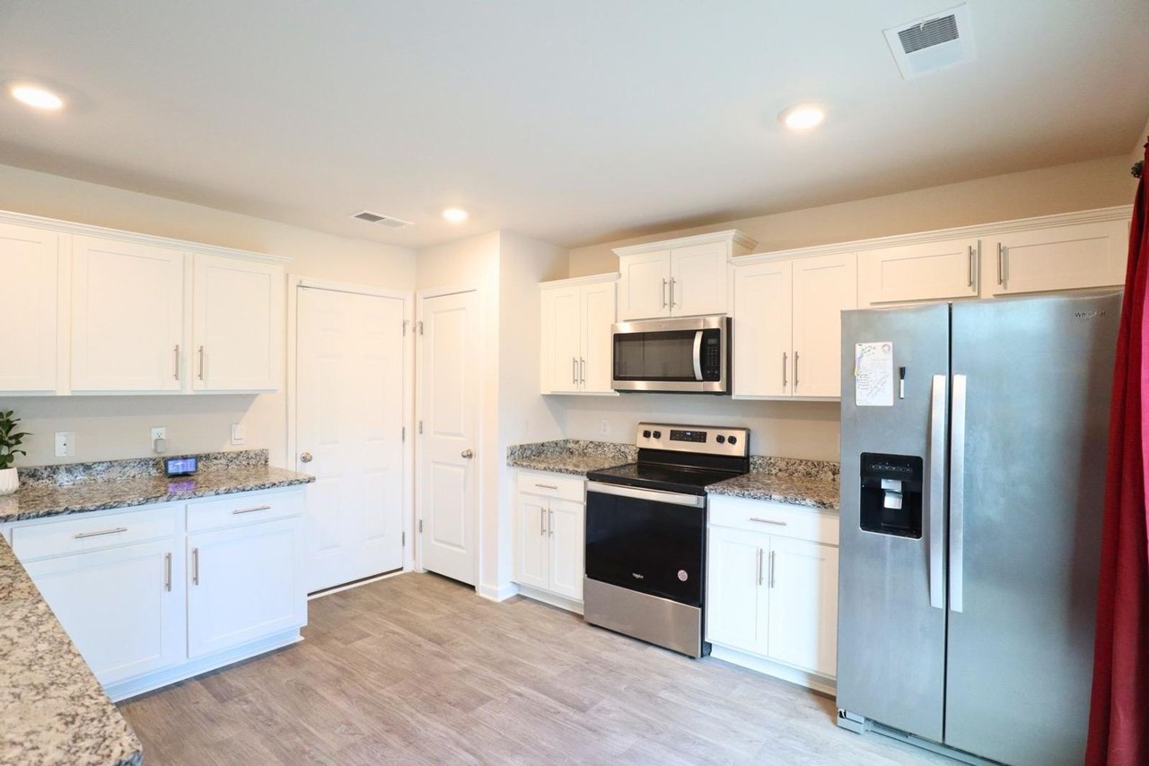 2094 Elmridge Rd - Photo 7 of 21