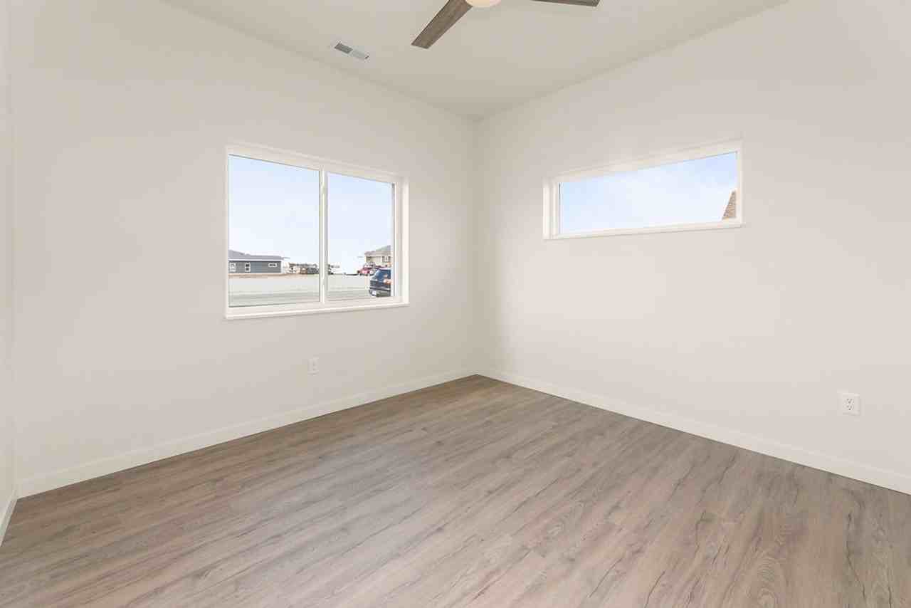 905A 8th St Sw #A - Photo 2 of 11