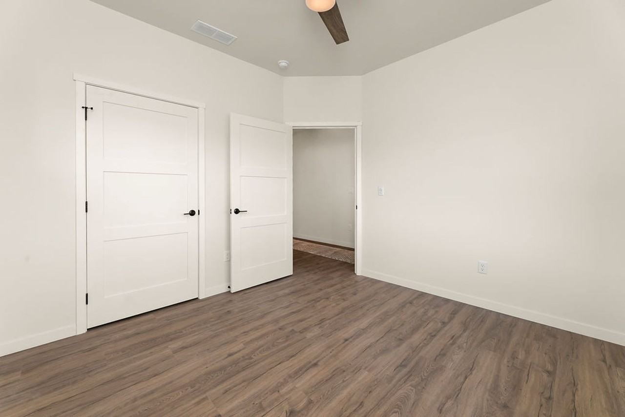 905A 8th St Sw #A - Photo 3 of 11