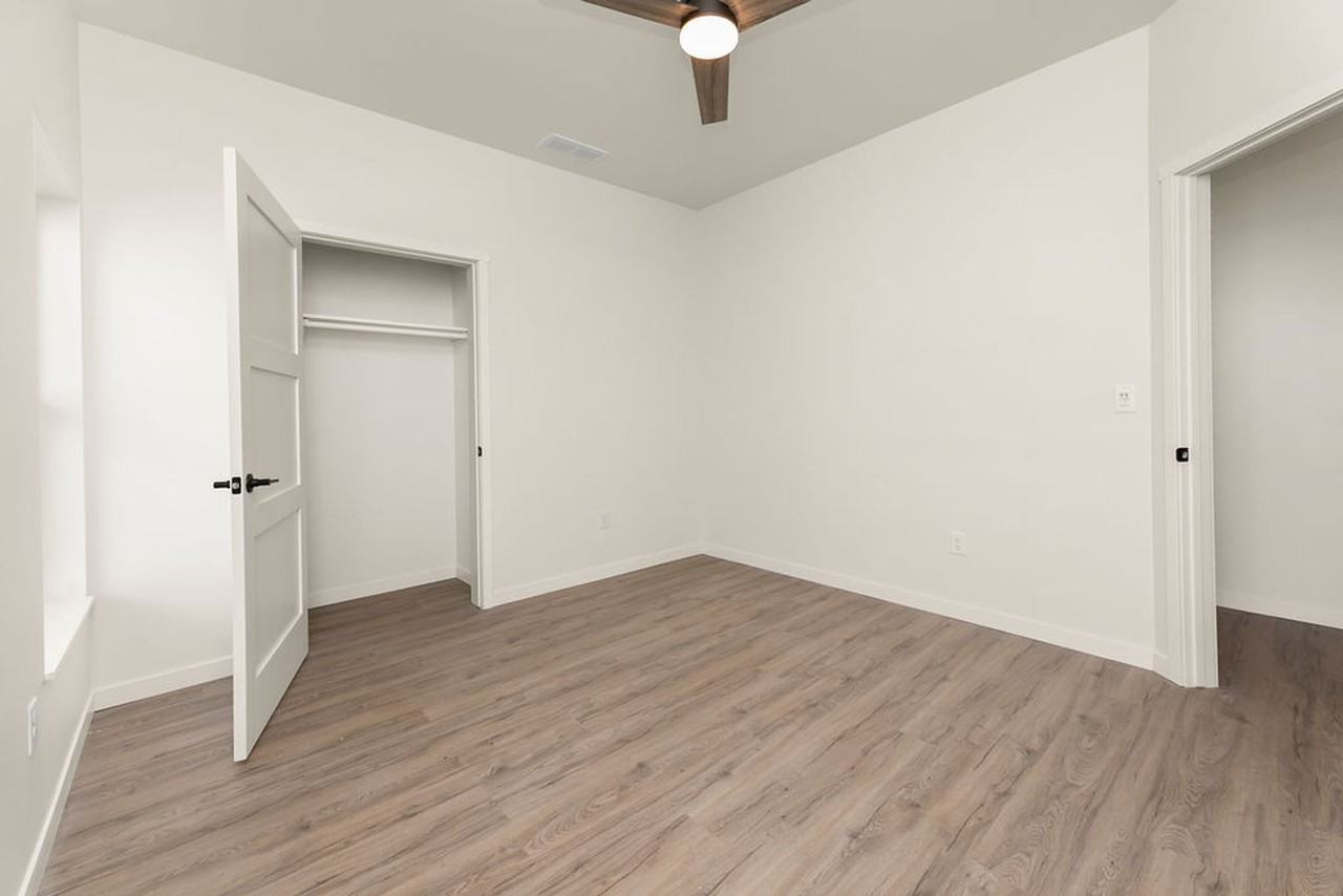 905B 8th St Sw #B - Photo 2 of 10