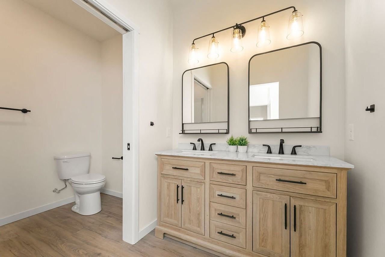 905B 8th St Sw #B - Photo 5 of 10