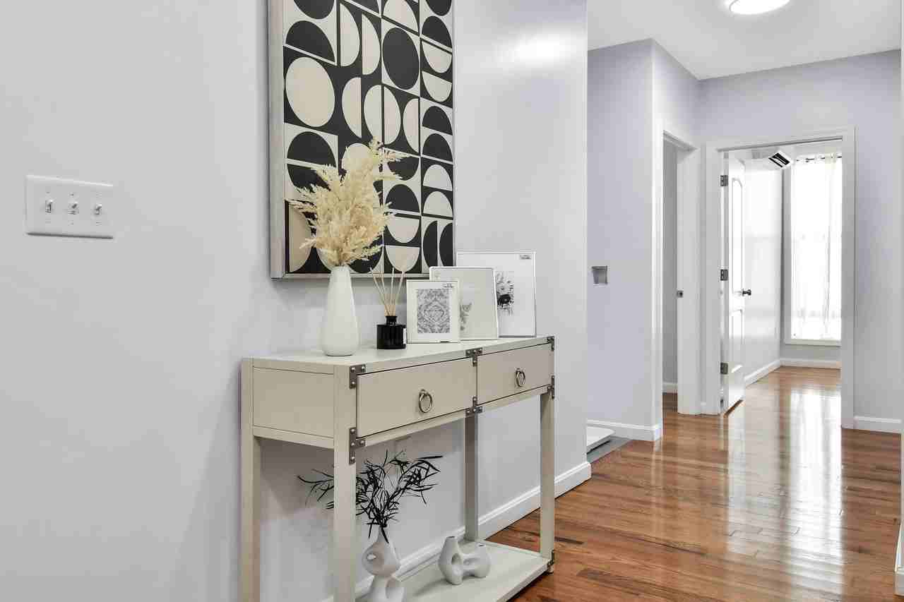 284 Essex Street - Photo 3 of 10