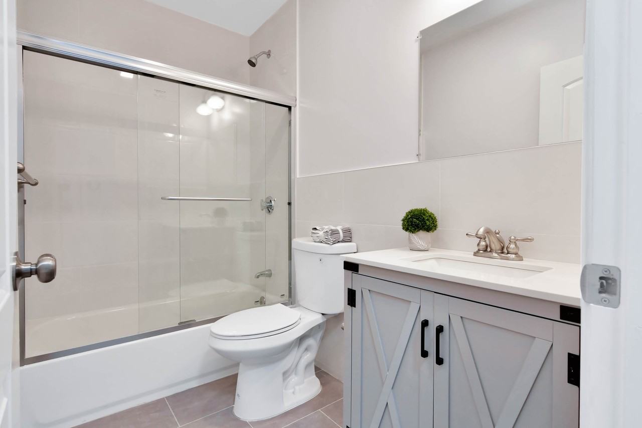 284 Essex Street - Photo 6 of 10