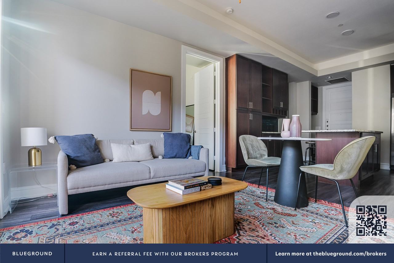 3201 Esperanza Crossing - Photo 5 of 41