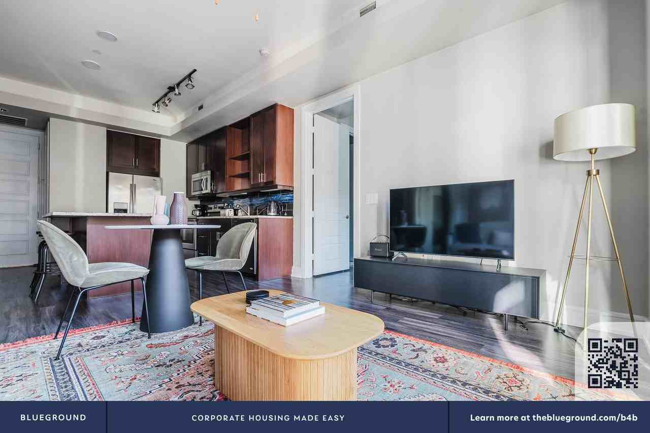 3201 Esperanza Crossing - Photo 6 of 41