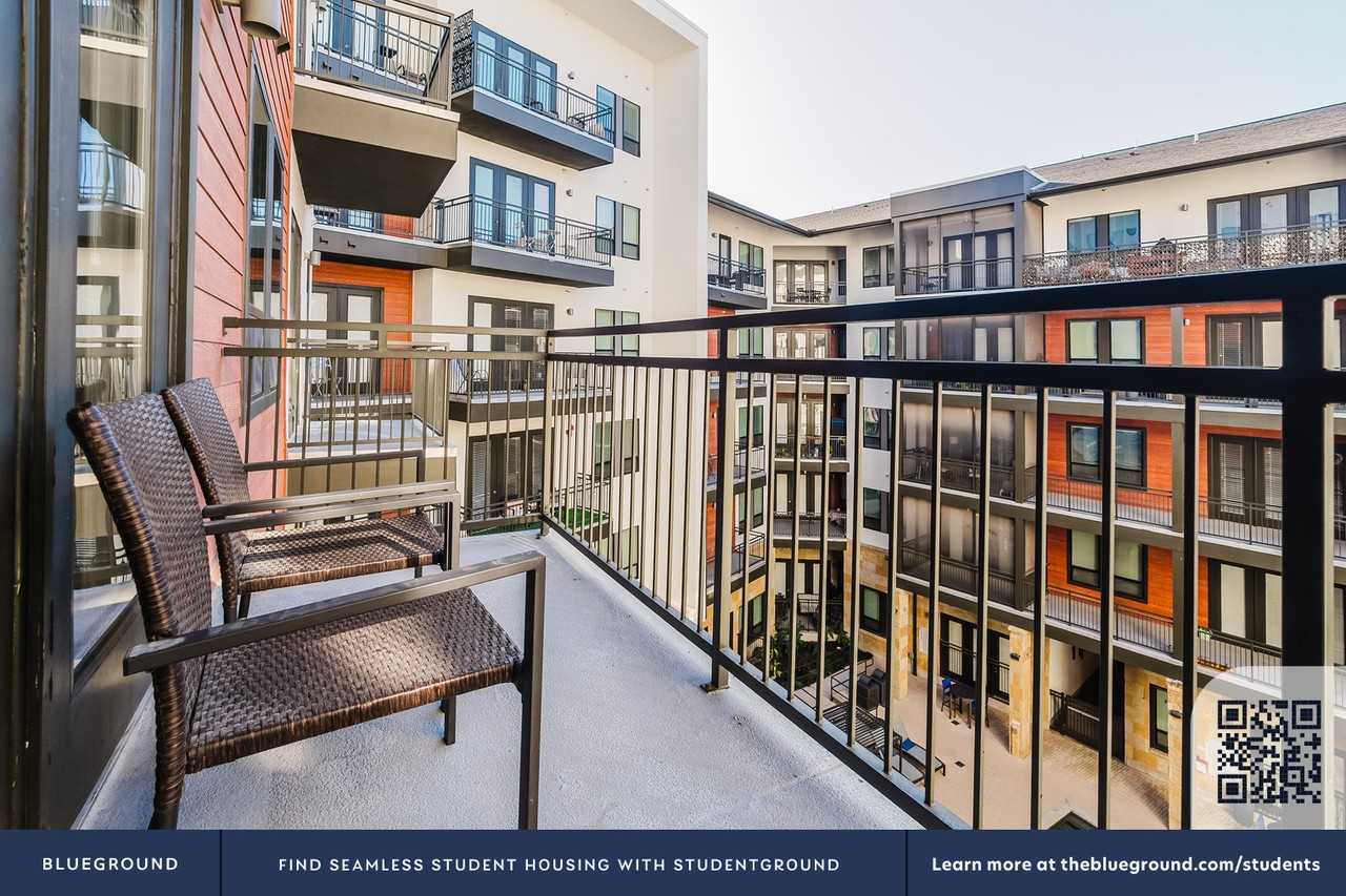 3201 Esperanza Crossing - Photo 7 of 41