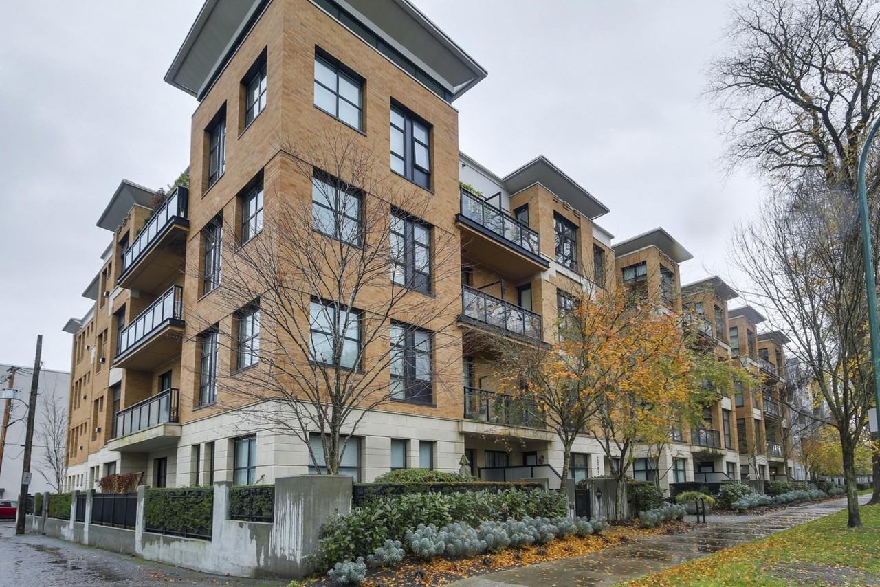 W 12th Ave & Arbutus St