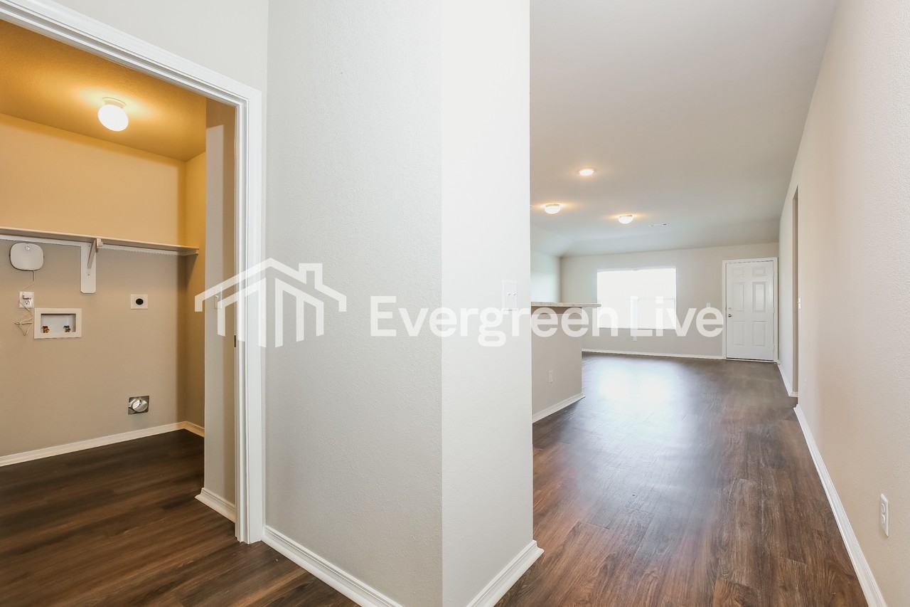 1067 Huntington Dr - Photo 7 of 14
