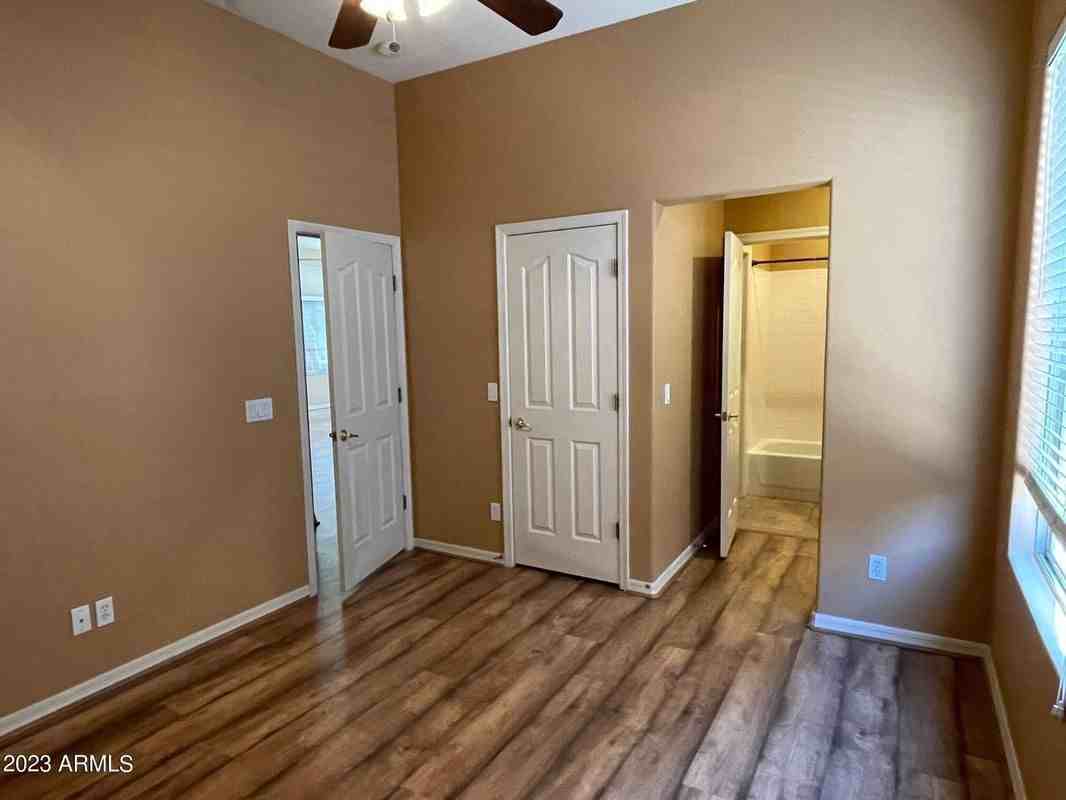 2421 W Marlin Dr - Photo 3 of 21