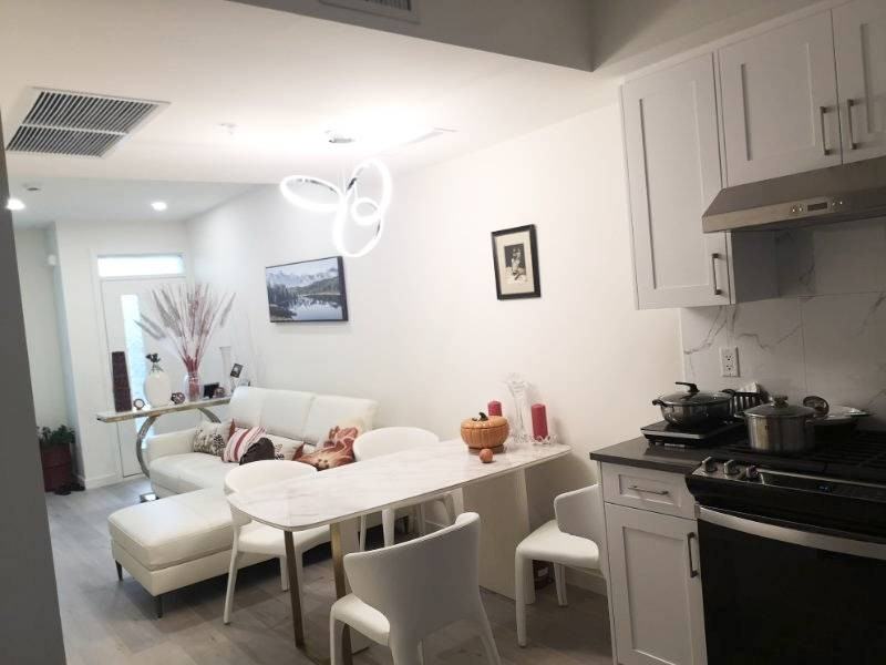 6988 Griffiths Avenue - Photo 3 of 11