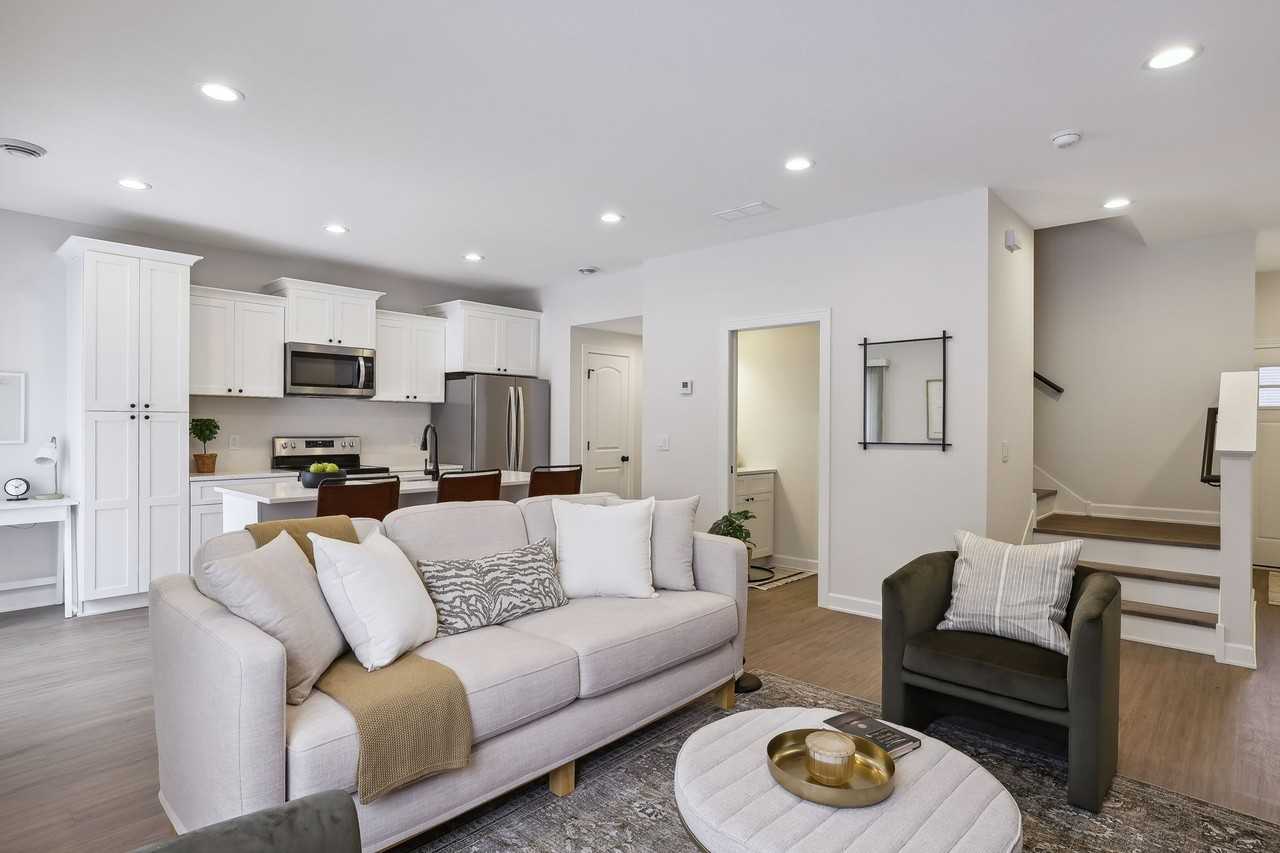 911 Willow Place - Photo 2 of 40