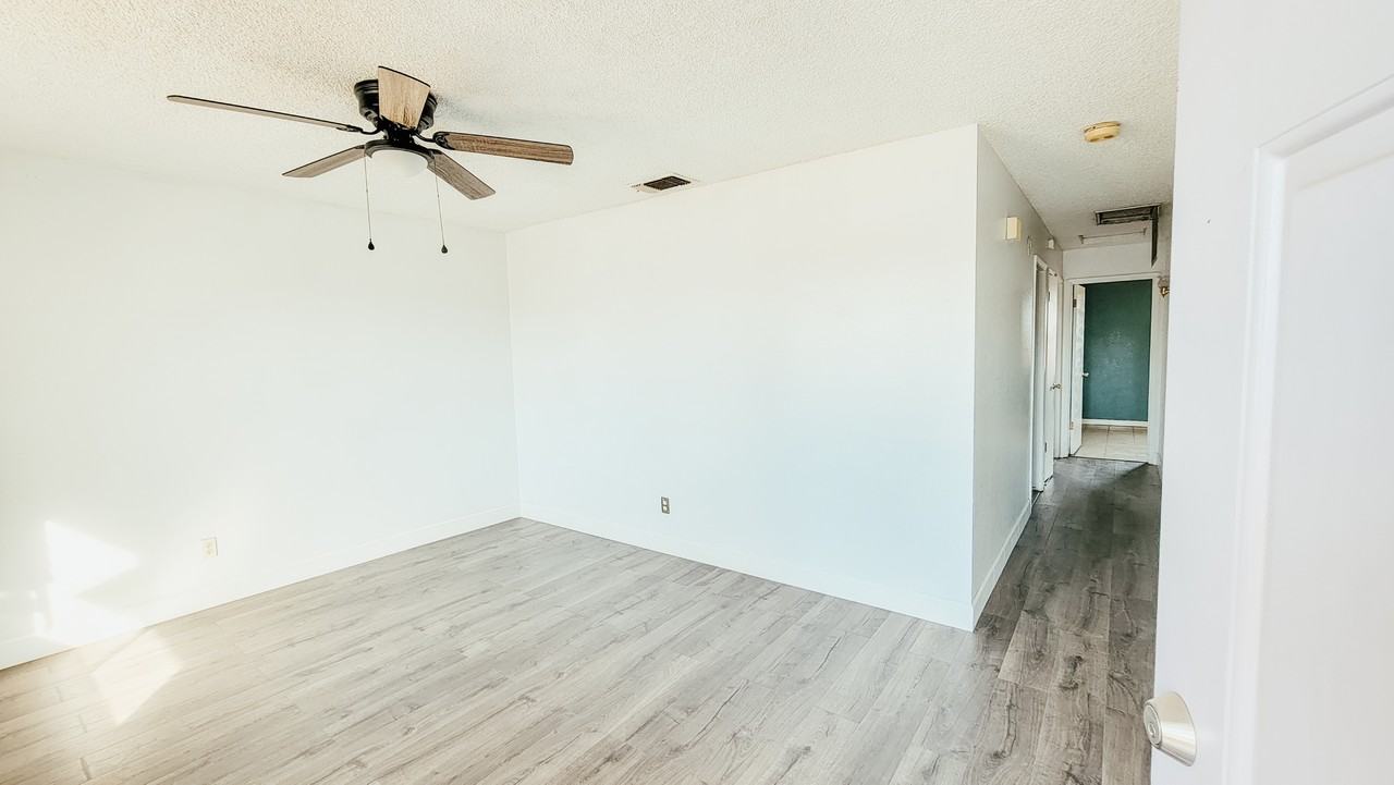 823 Christopher Ct #NA - Photo 3 of 32