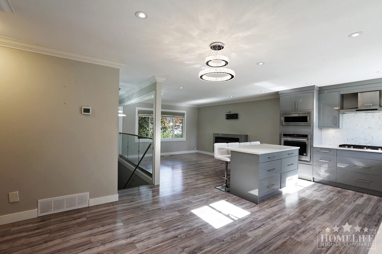 17298 64 Avenue - Photo 2 of 21