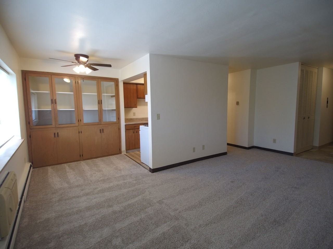 Oakview Manor - Photo 3 of 11