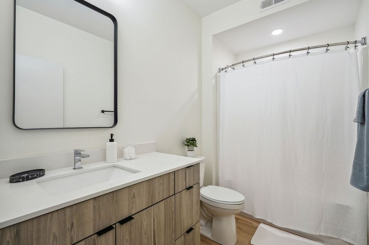 The Lora - Photo 5 of 50