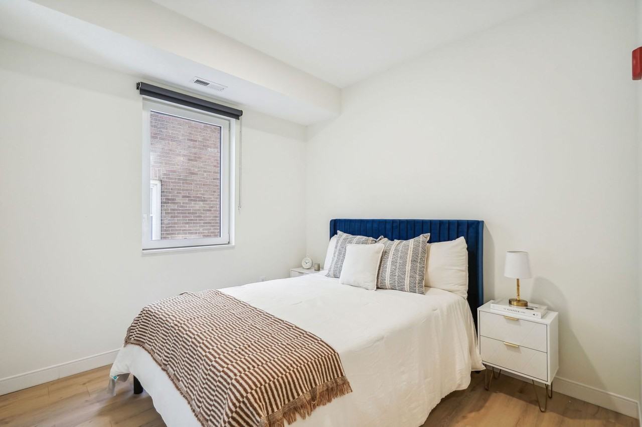 The Lora - Photo 6 of 50