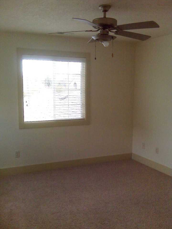 2129 S Amy Ave - Photo 4 of 25