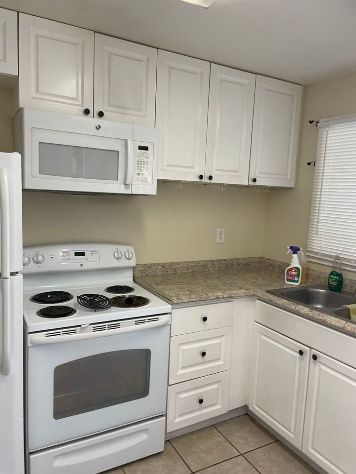 1700 22nd St S #1 - Photo 3 of 21