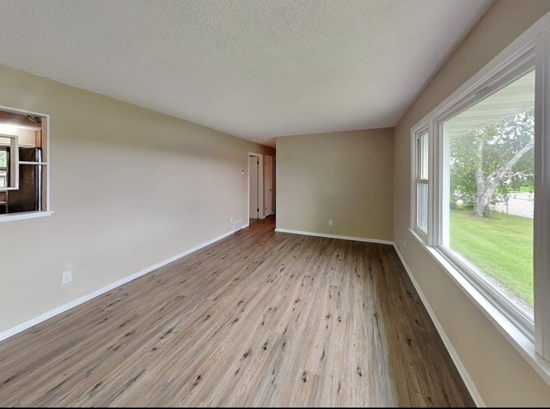 2712 Yellowstone Blvd - Photo 2 of 11