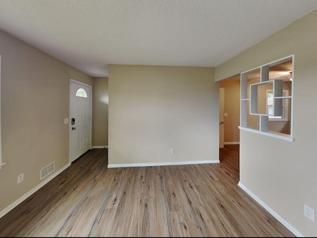 2712 Yellowstone Blvd - Photo 3 of 11