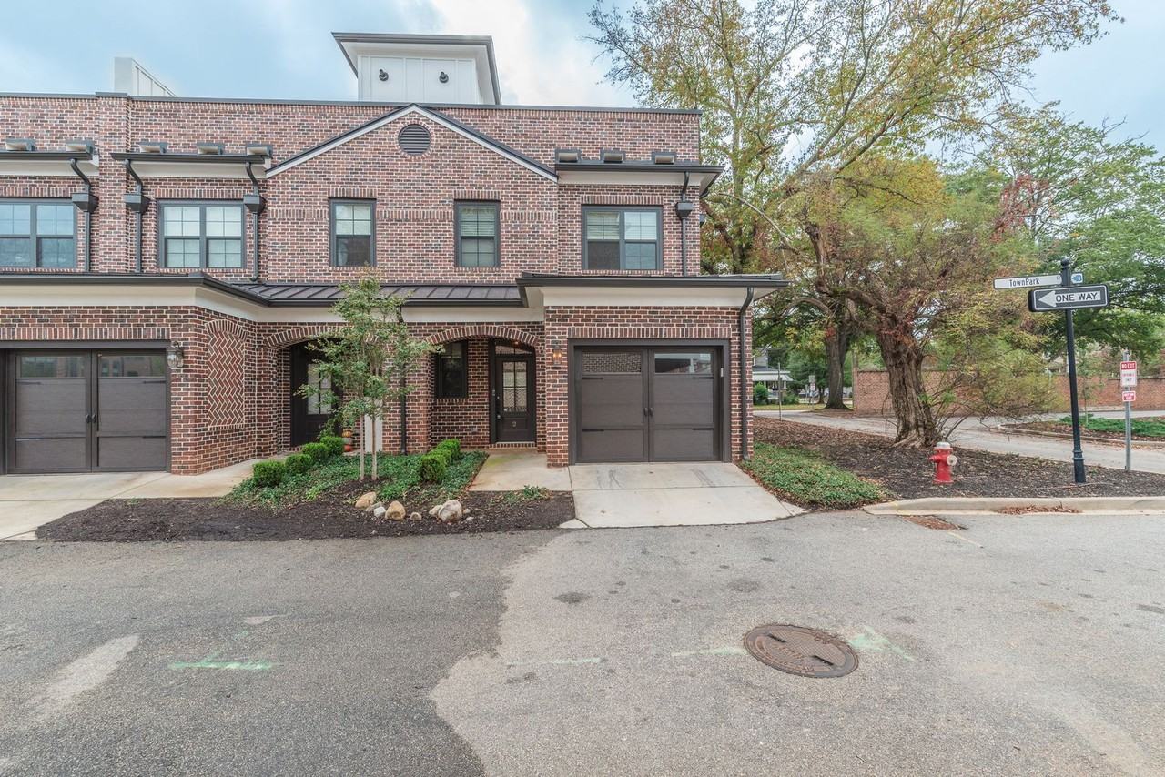 2 Townpark Cir - Photo 2 of 20