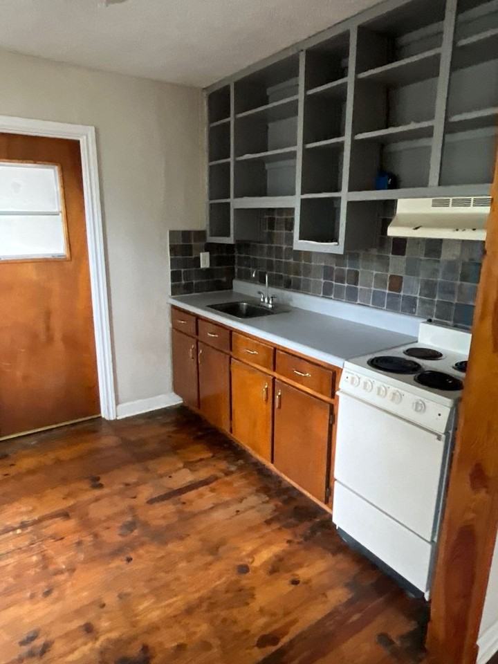 1633 Jackson Bluff Rd - Photo 4 of 20