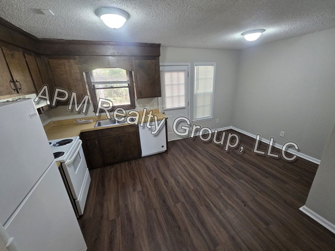 133 Manorwood Ct Apt A - Photo 2 of 10