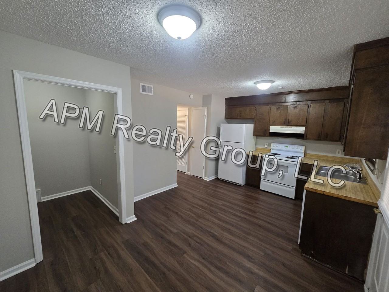 133 Manorwood Ct Apt A - Photo 3 of 10