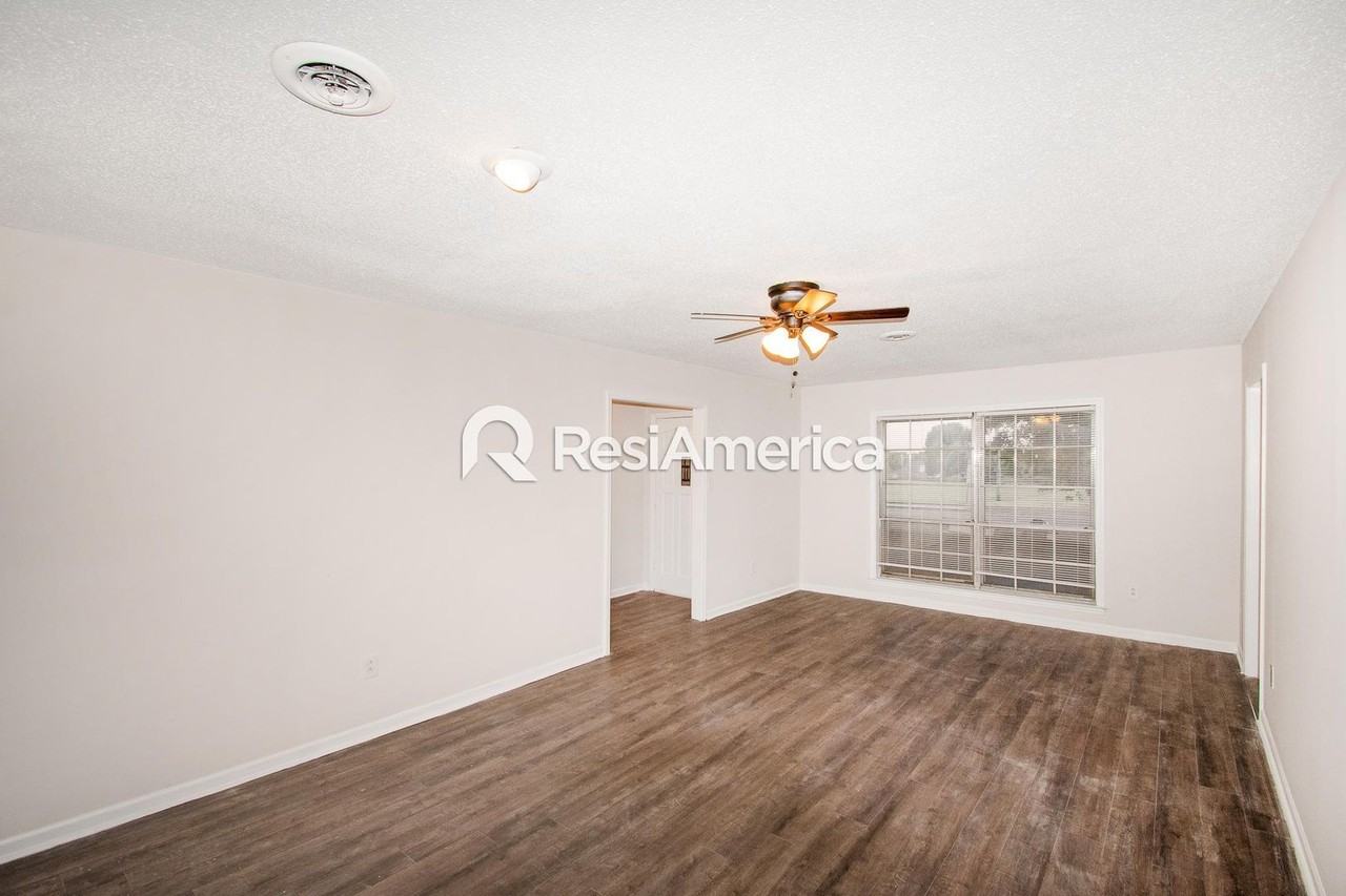 1106 Rasco Rd W - Photo 2 of 17