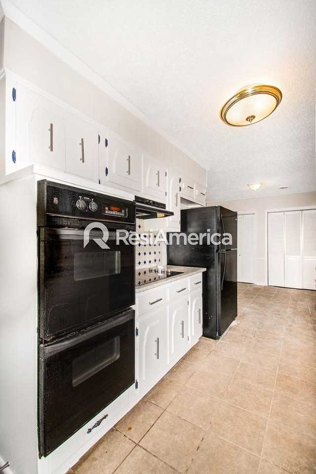 1106 Rasco Rd W - Photo 4 of 17