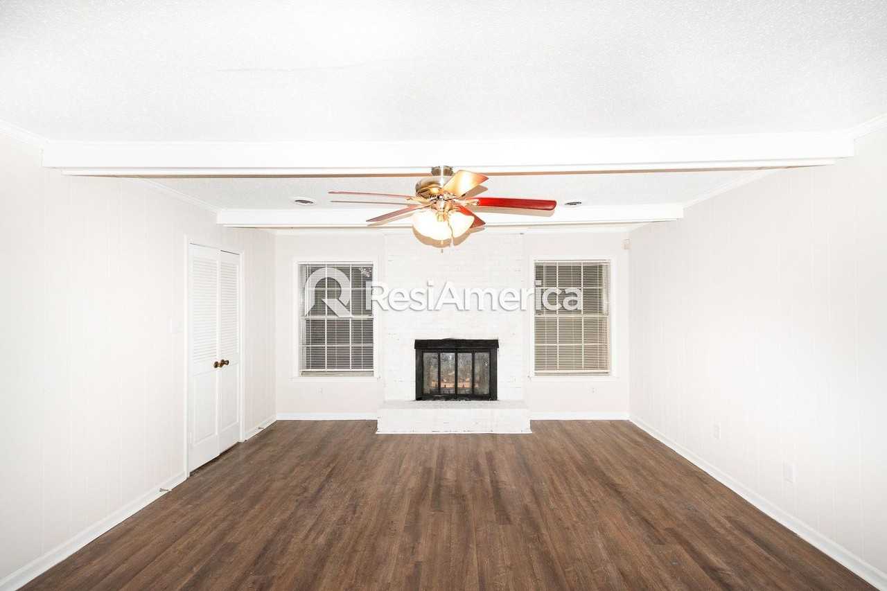 1106 Rasco Rd W - Photo 6 of 17