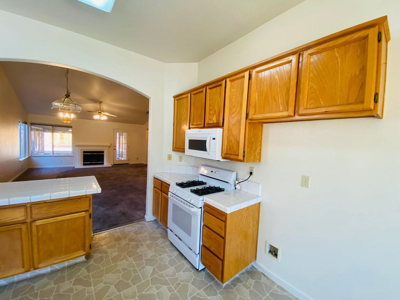 9052 E Valley Dr - Photo 5 of 22