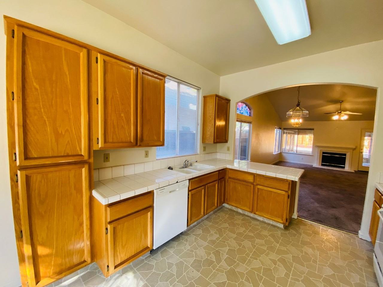 9052 E Valley Dr - Photo 6 of 22