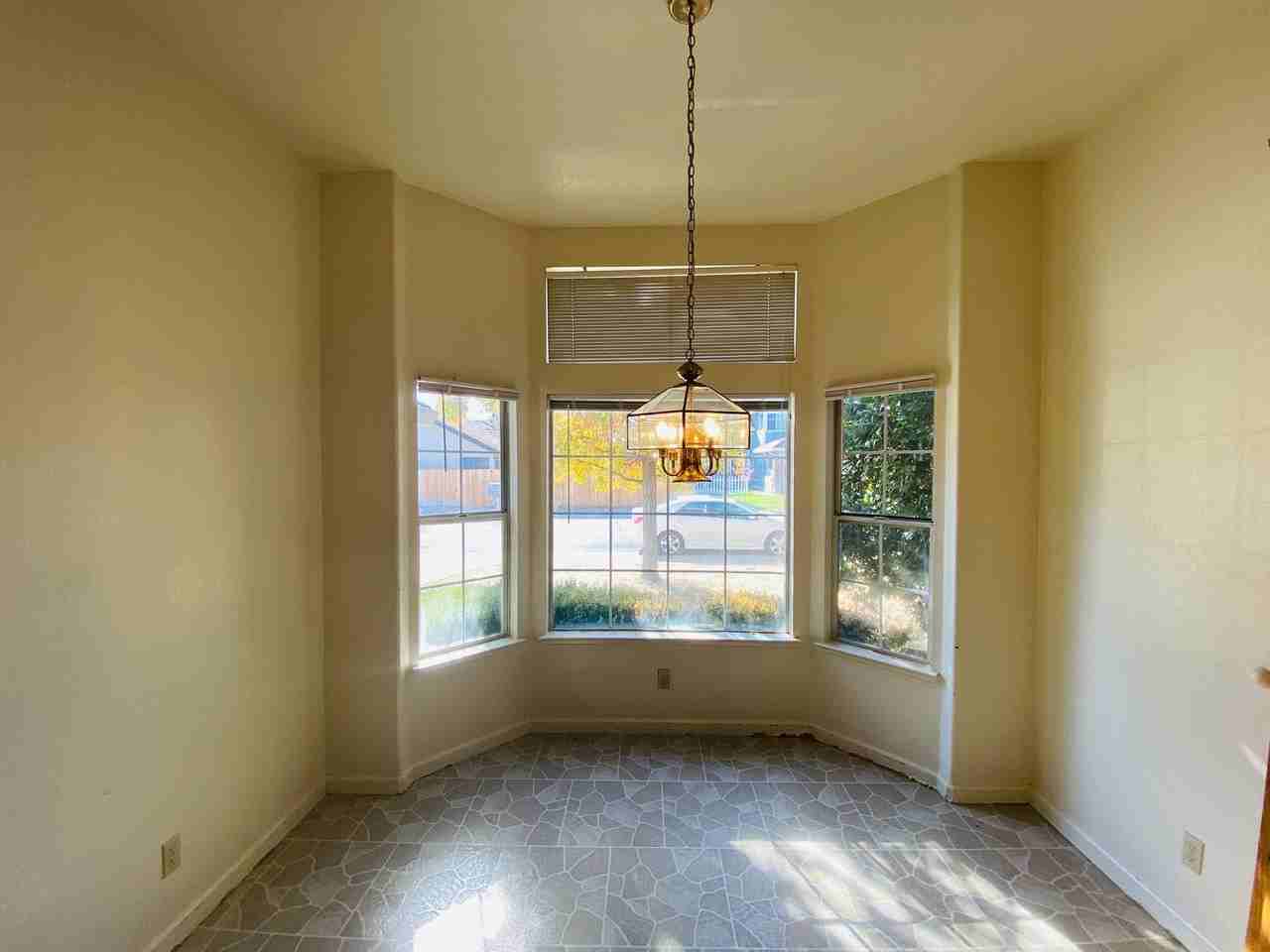 9052 E Valley Dr - Photo 7 of 22