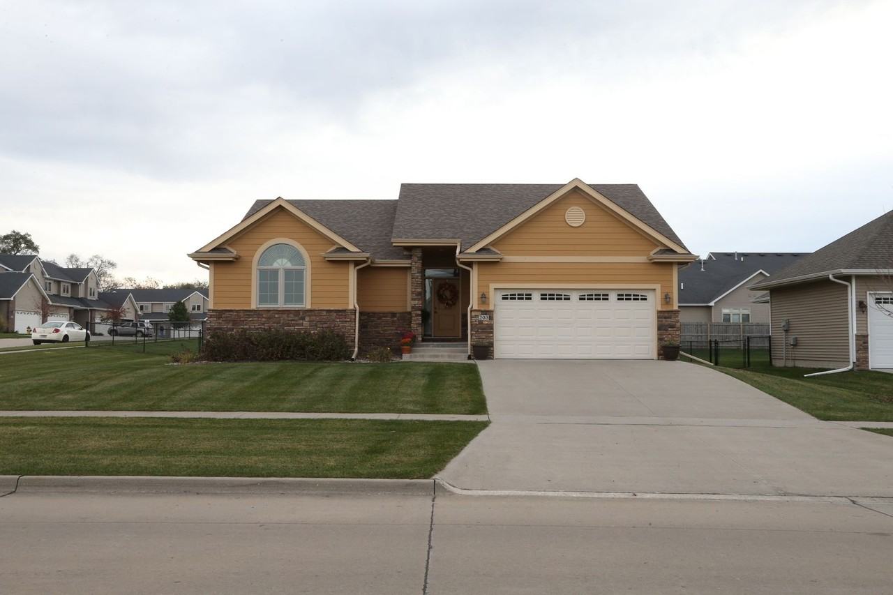 203 Sw Springfield Dr - Photo 2 of 6