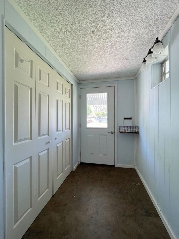 1114 Eastmoor Dr - Photo 2 of 27