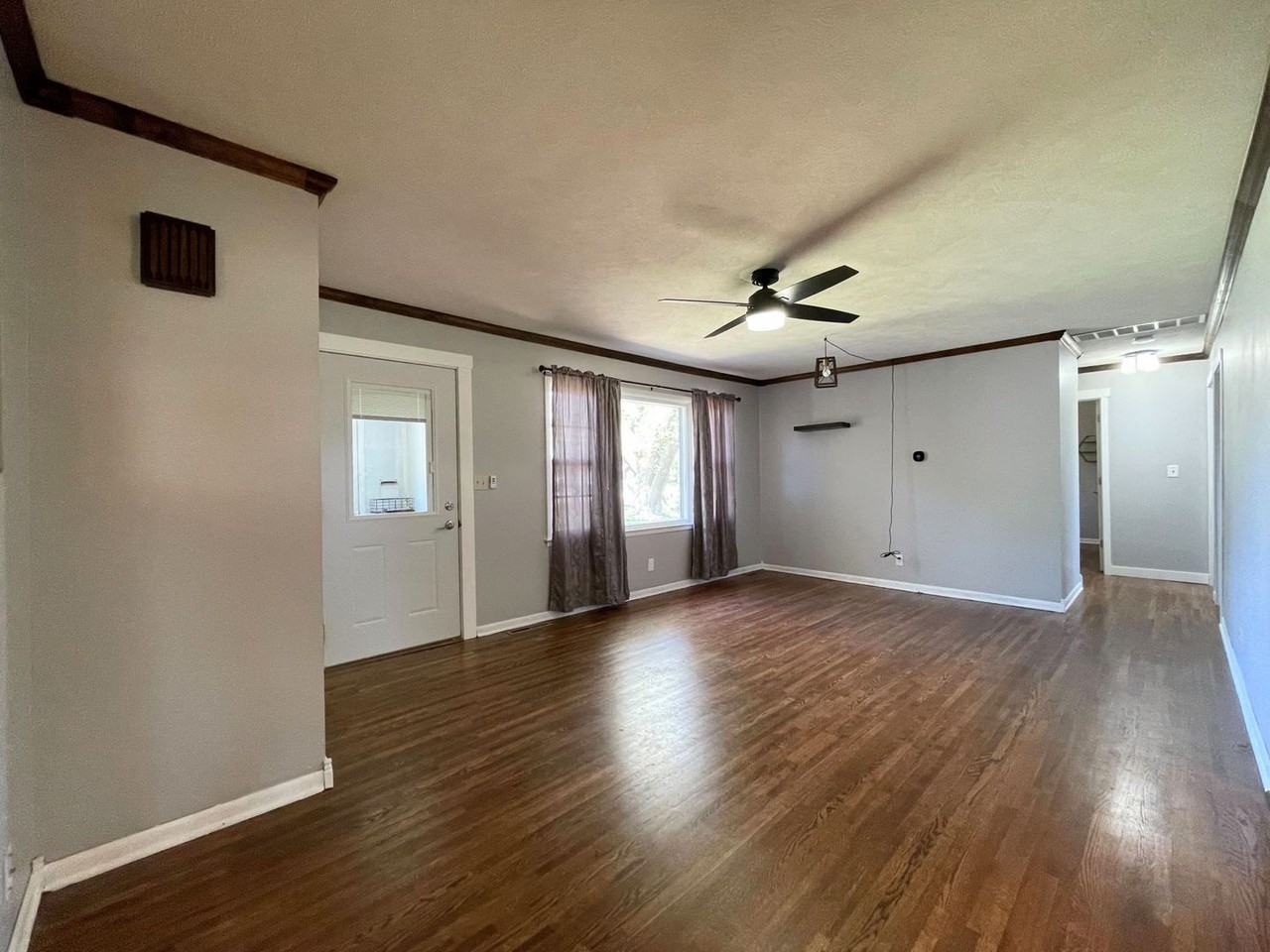 1114 Eastmoor Dr - Photo 3 of 27