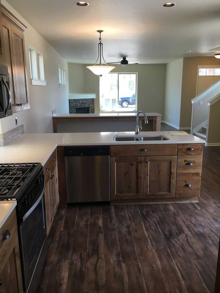 20836 Gateway Dr - Photo 3 of 16