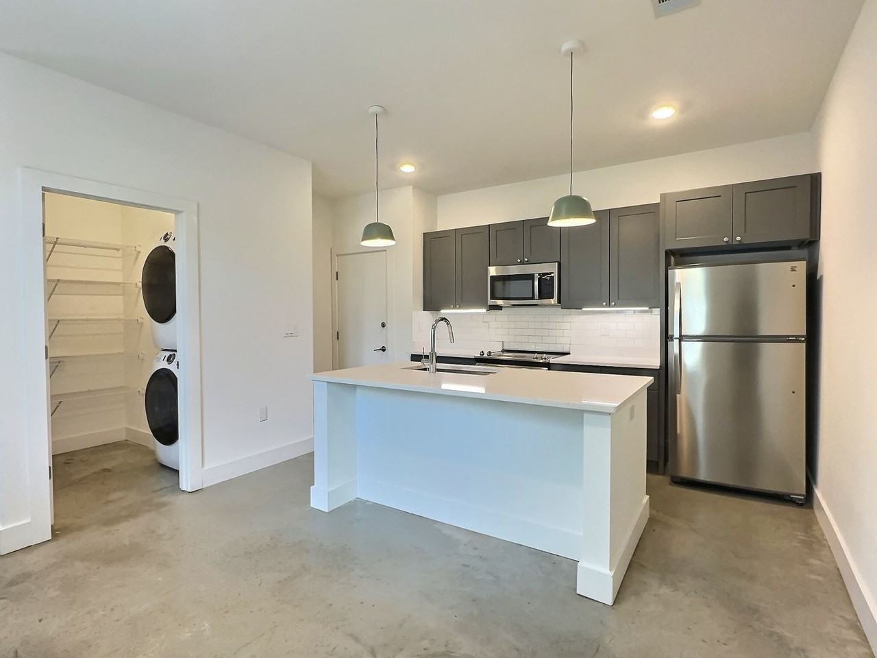 5052 Mercer St - Photo 4 of 21