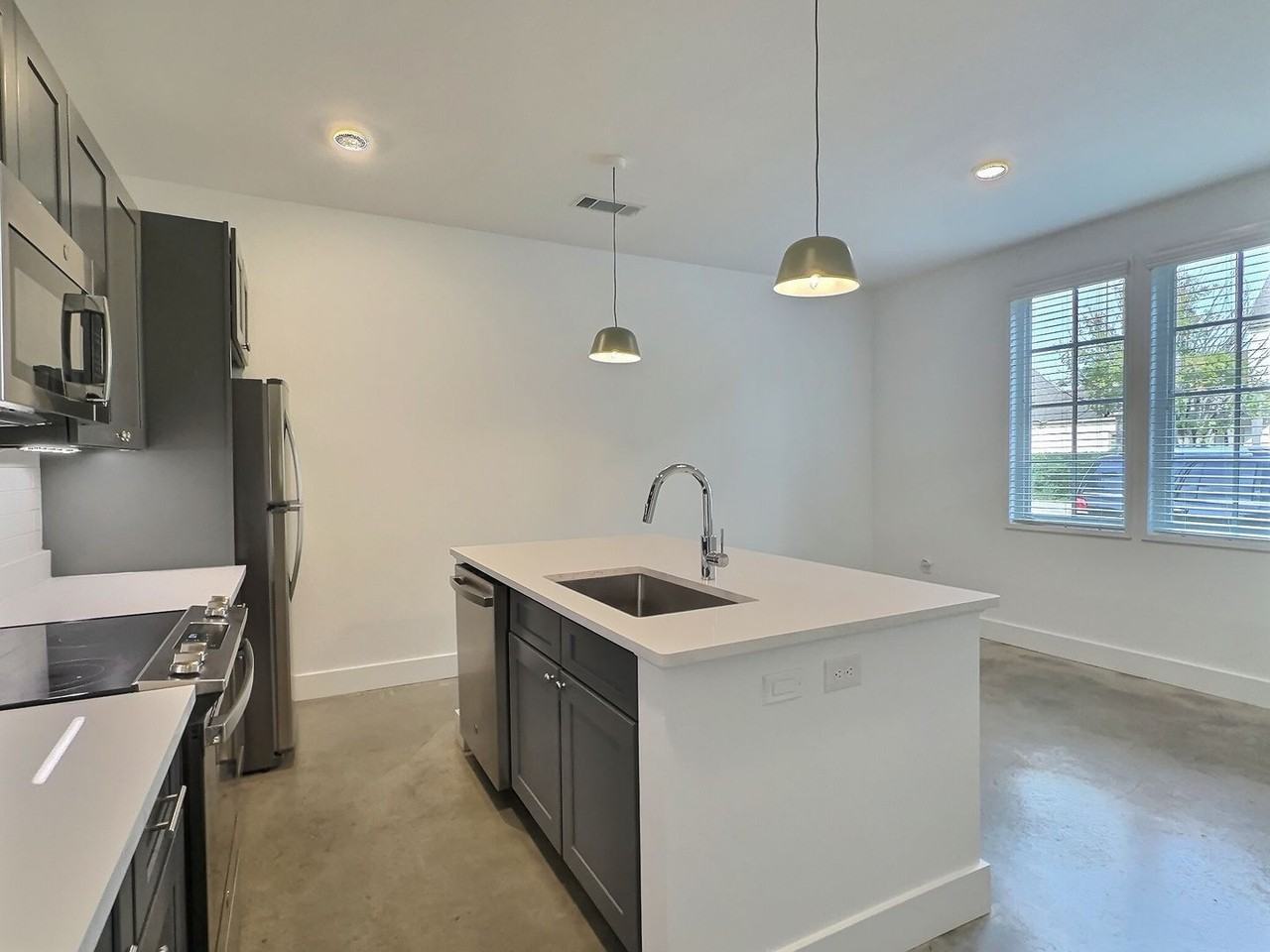 5052 Mercer St - Photo 7 of 21