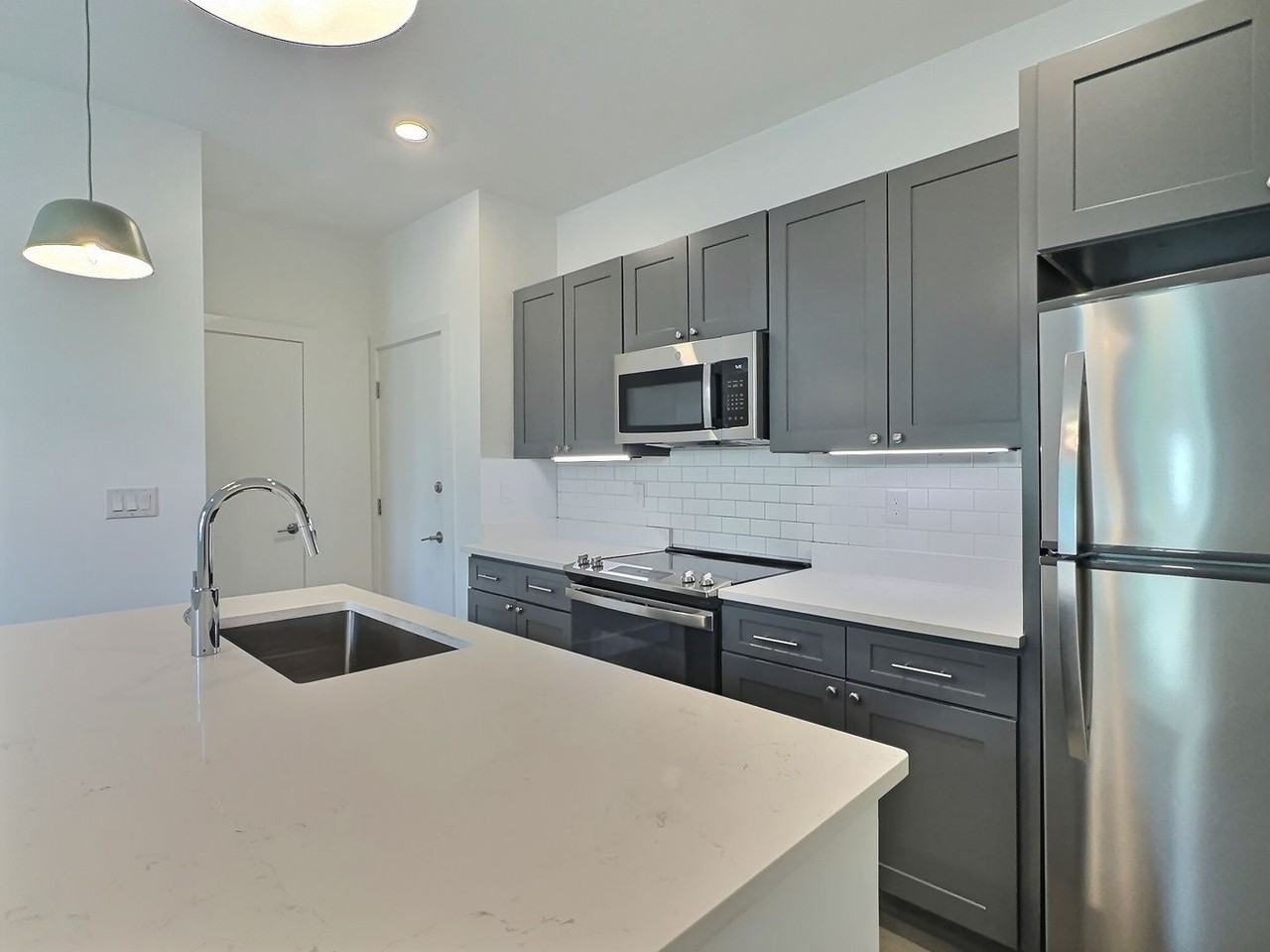 5052 Mercer St - Photo 2 of 21