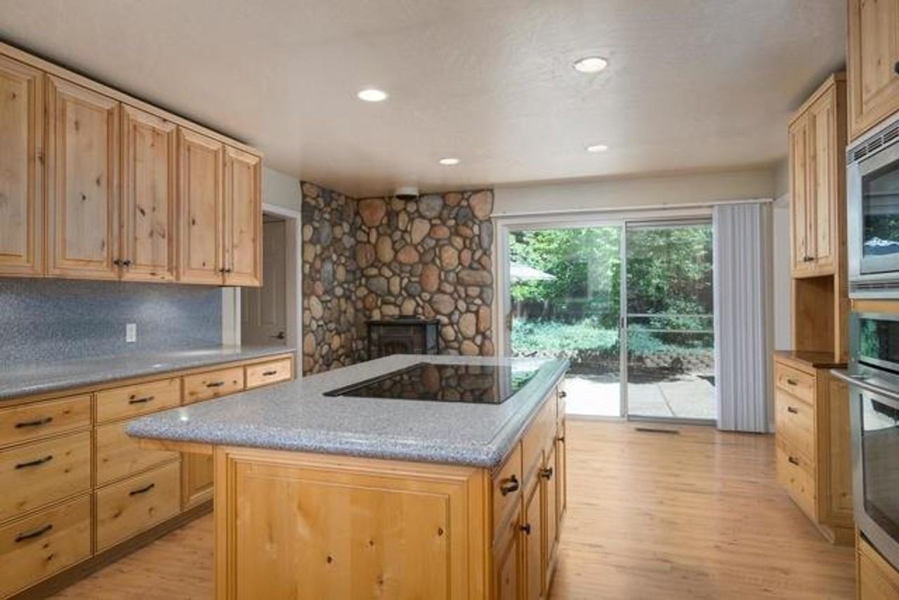 26232 Parkwood Dr E - Photo 4 of 6