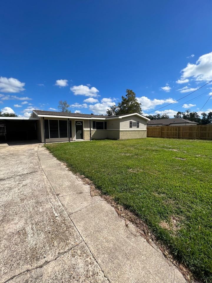 606 606 Woodland - Woodland - Photo 3 of 46